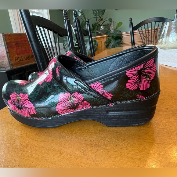 Floral Women's Clogs - Black and Pink - Picture 3 of 8